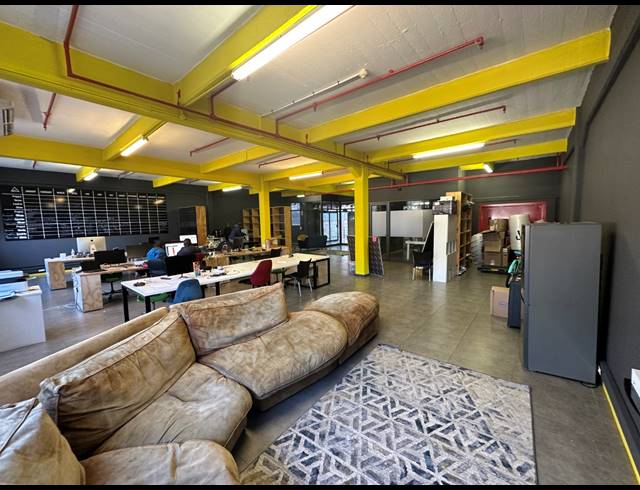 197M² OFFICE TO LET IN WOODSTOCK
